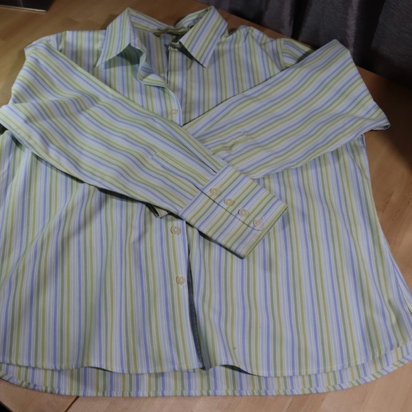 Bundle of three long sleeve, button up shirts, size XL - Picture 13 of 16